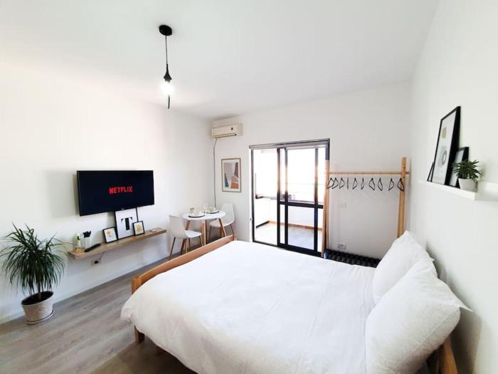 Cozy White Studio near New Bazaar City Center