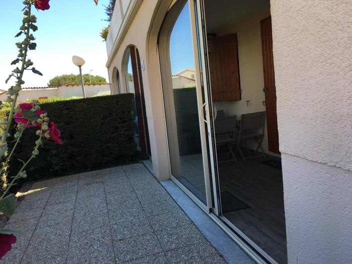 Appartement T2 à Vaux-sur-Mer, terrasse, jardin, parking, accepte animaux, pour 34 personnes - FR-1-494-76