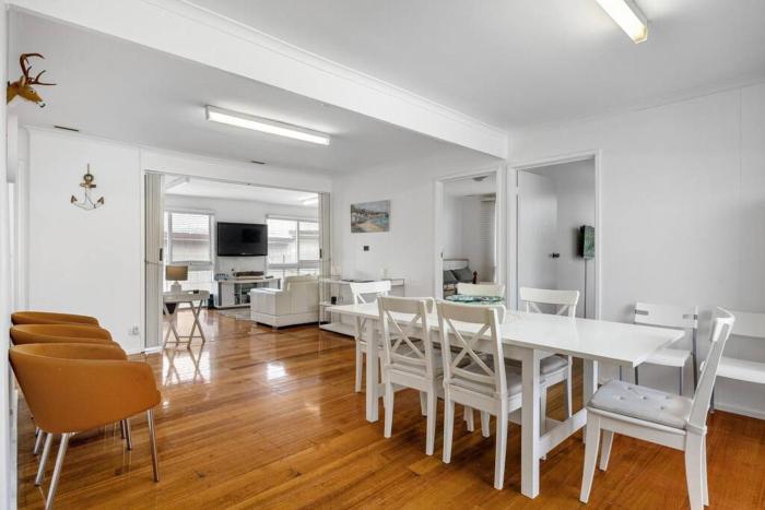 Lugano, Tootgarook - with linen