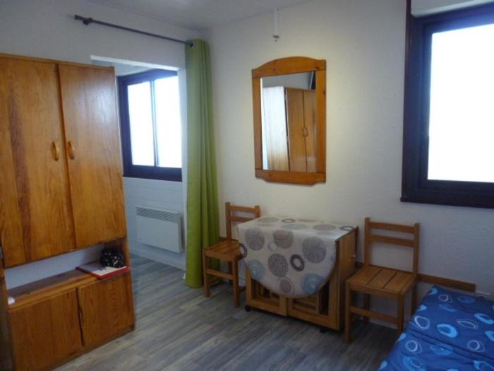 Arette : Apt 45 pers, au pied des pistes, ascenseur, parking, micro-ondesgrill - FR-1-602-107