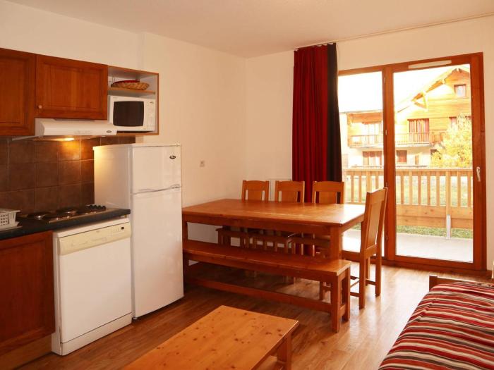 Grand appartement pour 8 avec piscine intérieure chauffée, jacuzzi et grande terrasse exposée sud - FR-1-322-378