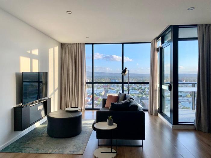 CBD Stunning High Floor View - FREE Parking FREE Netflix FREE Gym FREE Pool FREE Sauna FREE Coffee