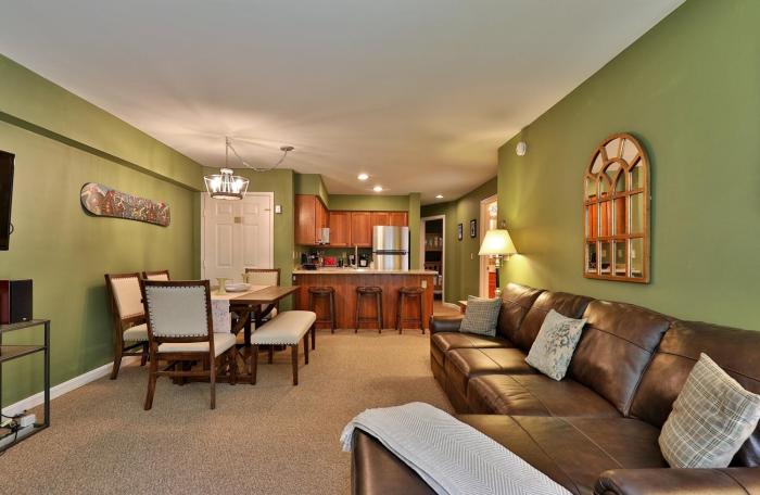 The Pico Escape- 3BR 2BA Ski On Ski Off at Pico Mountain, Close to Killington, condo