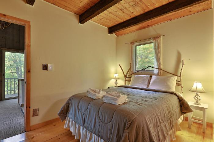 Left Duplex Home Directly Across From Pico Mountain, Close to Killington, home