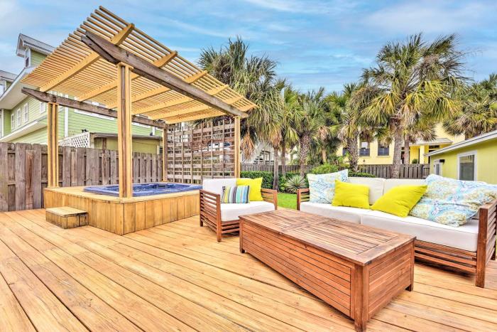Modern Jacksonville Beach Retreat with Hot Tub!