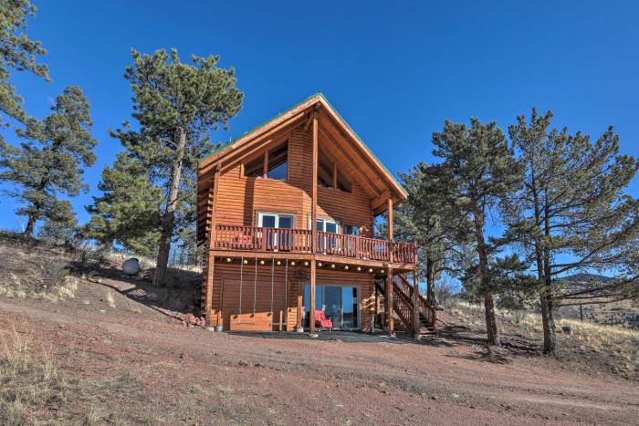 Cripple Creek Escape with Deck and Mountain Views!