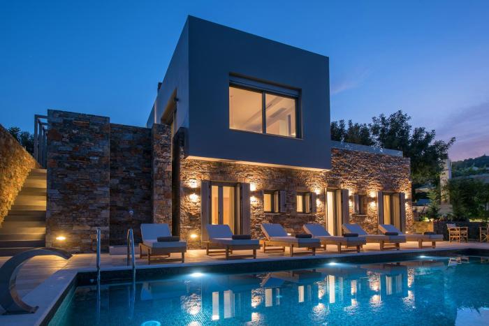 Luxury Villa with Stunning Views in Agios Nikolaos