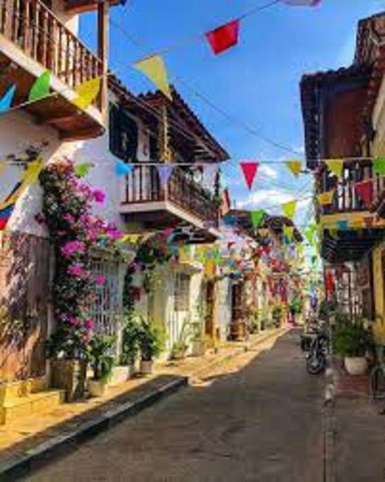 3CB-1 APARTAMENTO DE 3 ALCOBAS EN EL CENTRO HISTORICO CON AIRE ACONDICIONADO Y WIFI