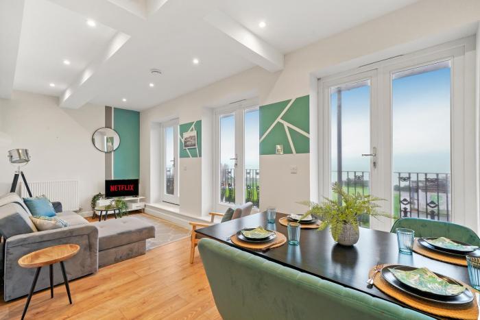 The Ultimate Property on the Coast - Sleeps 35!