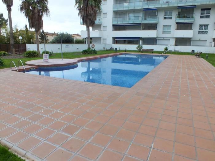 Apartamento acogedor con piscina comunitaria y parking en Roses, cerca de la playa y atracciones - ES-204-39