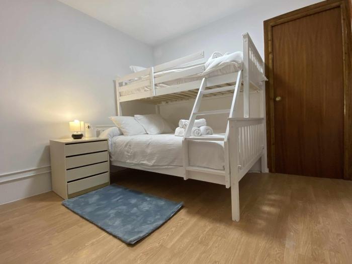 Cómodo Estudio de 1 habitación y fácil aparcamiento.