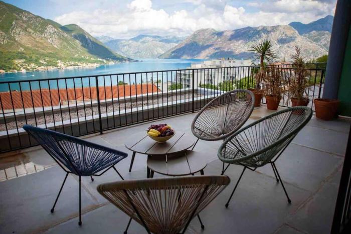 Design flat with impressive Boka bay view
