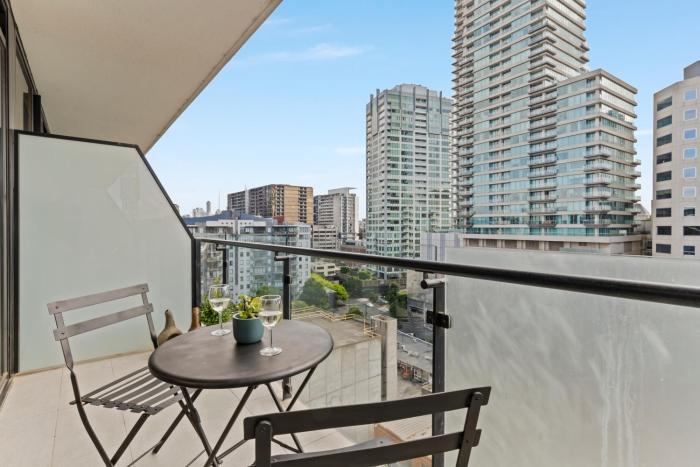 The Essence - Fresh, Light & On the Tram Line!