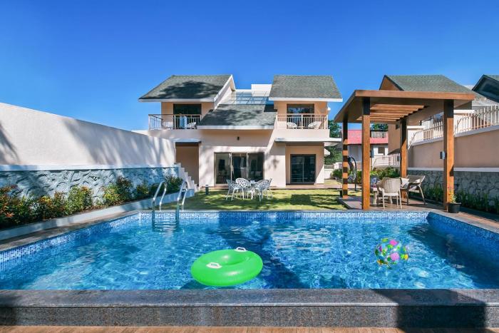 Sunshine Brooks by StayVista - Experience modern & plush interiors, A private outdoor pool,A quaint gazebo & Indoor games