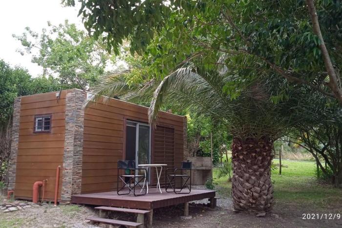 Monoambiente con jardín a una cuadra de la playa