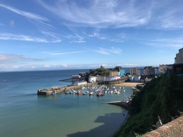 January special offer 2 bed Tenby flat free parking