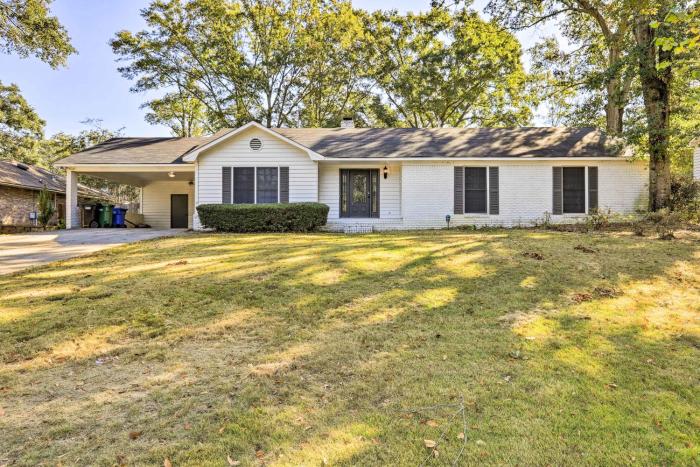 Cozy Getaway Less Than 2 Mi to Columbus State!