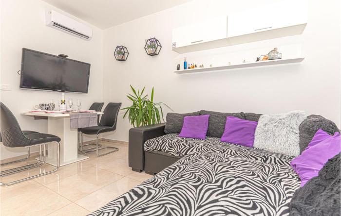 Awesome Apartment In Dubrava Kod Sibenika With 2 Bedrooms, Wifi And Outdoor Swimming Pool