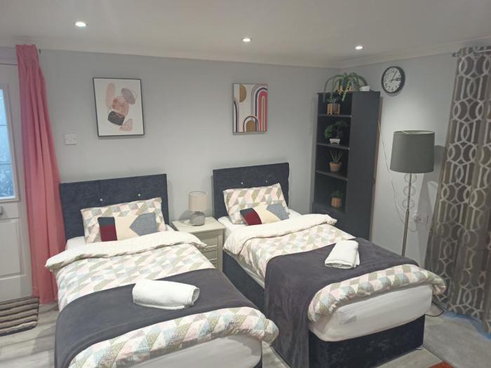 Stylish 2-sleep Studio in Newport Centre Free WiFi & On-site Parking