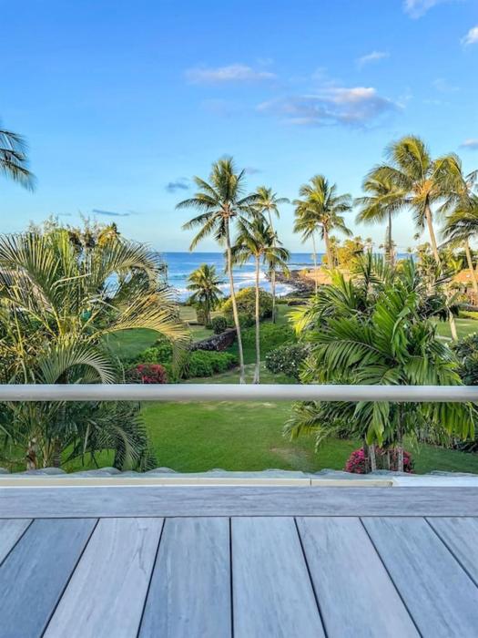 Honu Hee Nalu - The Surfing Turtle - Ocean & Beachfront! Stunning Views!