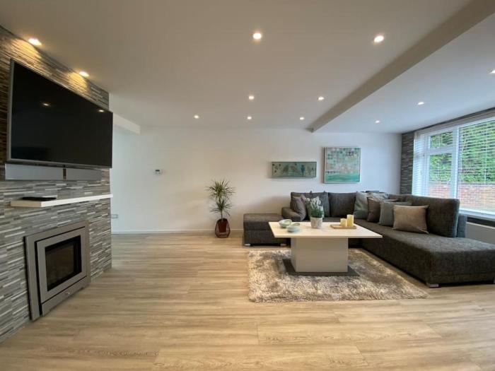 Modern 3-Bedroom villa, 3 Parking Spaces, WiFi