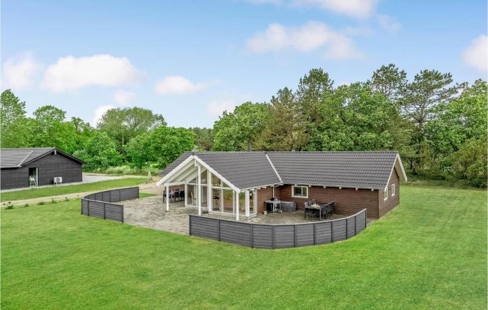 Four-Bedroom Holiday Home In Romo