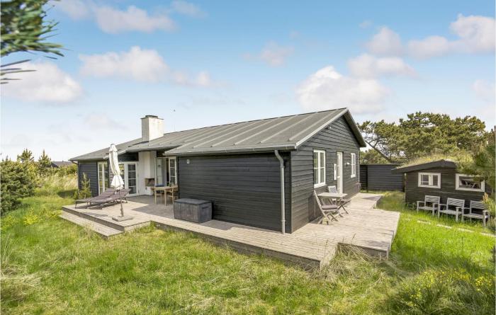 Three-Bedroom Holiday Home In Vejers Strand