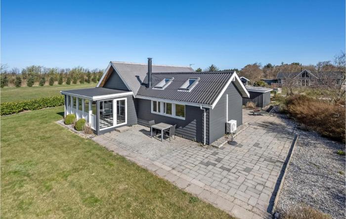 Stunning Home In Vemb With Wifi