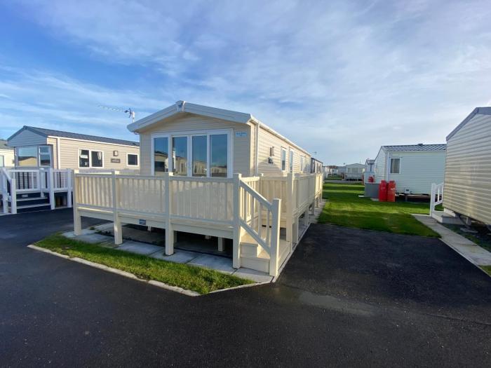 Palm Grove 133 - pet friendly, WiFi close to beach and clubhouse - Golden Palm Resort - Meadow Lakes Caravan & Lodge Hire