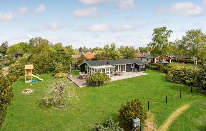 Three-Bedroom Holiday Home In Sydals