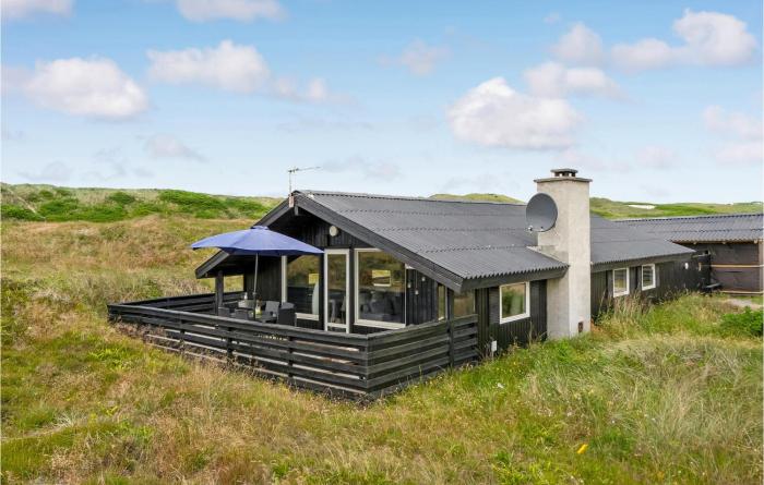 3 Bedroom Cozy Home In Hvide Sande