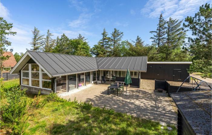 4 Bedroom Beautiful Home In Vestervig