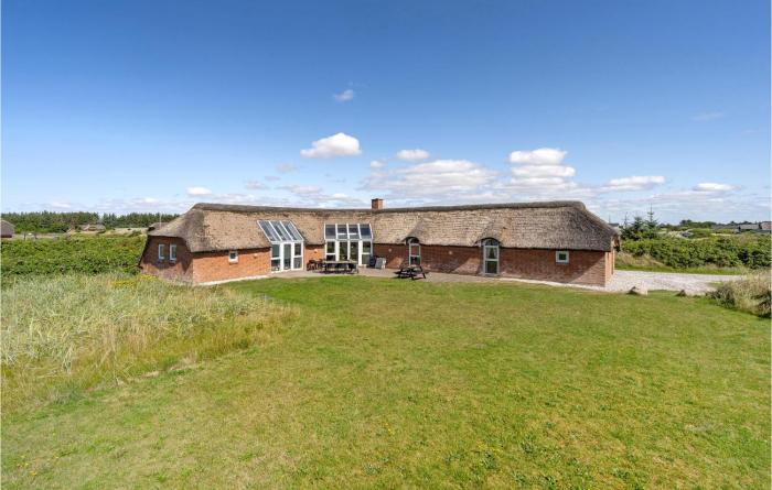 Awesome Home In Ringkøbing With Wifi