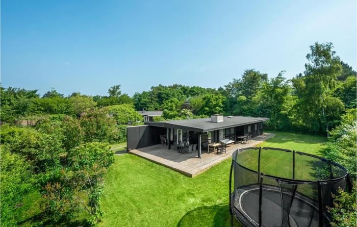 Four-Bedroom Holiday Home In Tisvildeleje