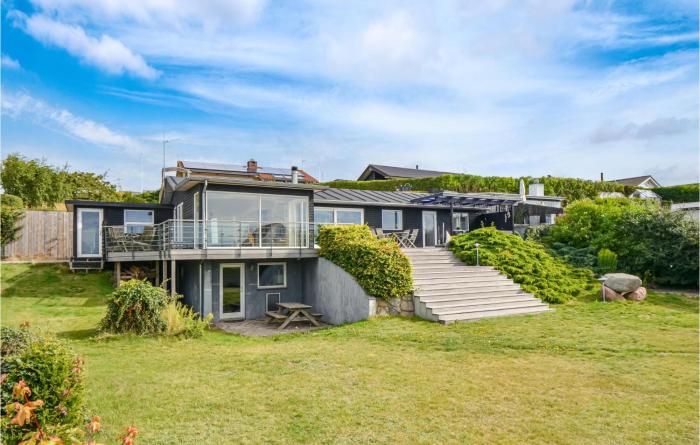 Beautiful Home In Ebeltoft
