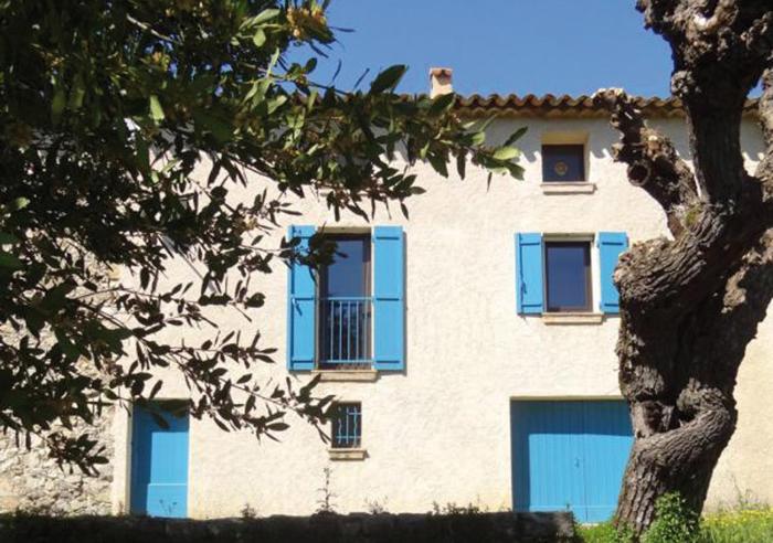 Au calme en campagne au milieu des oliviers centenaires