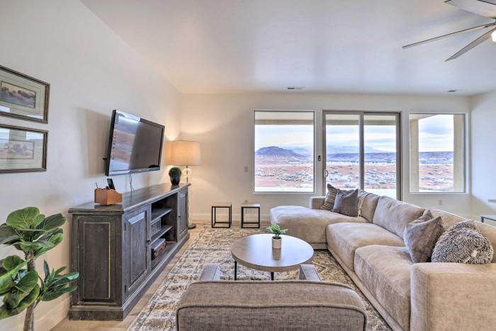 Modern Apartment with Beautiful Mountain Views!