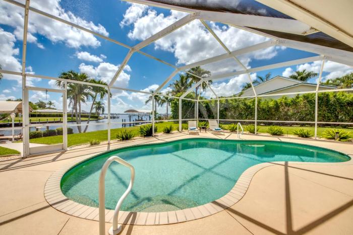 Amazing Water View with heated salt water pool - Villa Riverside - Roelens Vacations