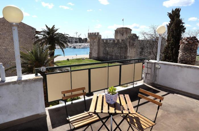 MY DALMATIA - M Apartment Trogir with free parking and roof terrace