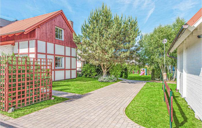 Awesome Home In Ustka With 2 Bedrooms And Wifi