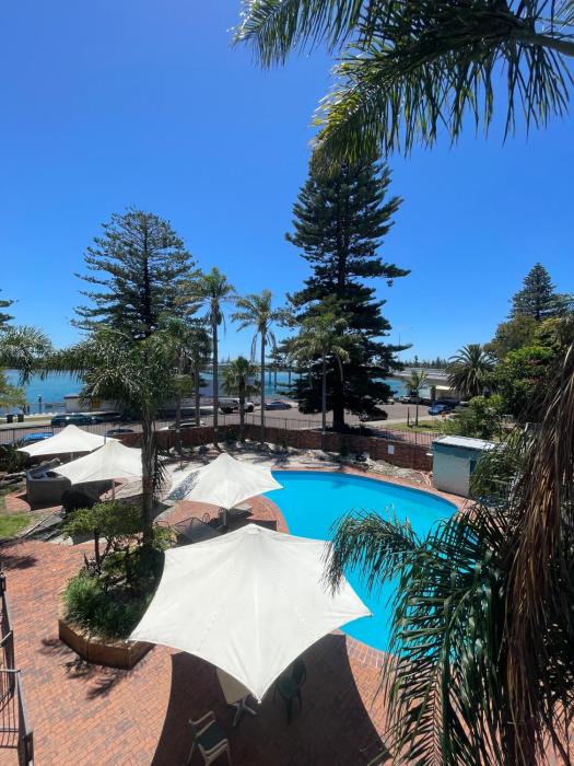 El Lago Waters Hotel