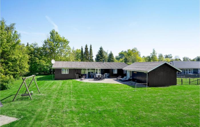 Awesome Home In Væggerløse With Kitchen