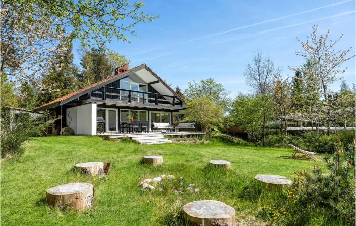 Stunning Home In Vejby With Wifi