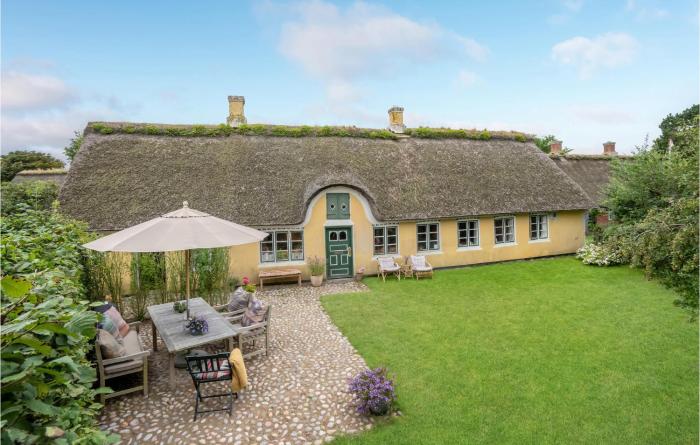 3 Bedroom Cozy Home In Fanø
