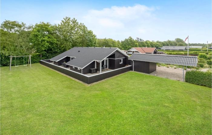 Three-Bedroom Holiday Home In Hemmet