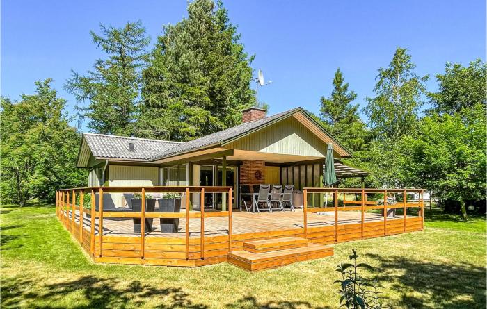 Gorgeous Home In Aakirkeby With Wifi