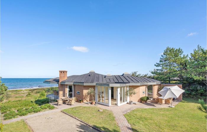 6 Bedroom Gorgeous Home In Gilleleje