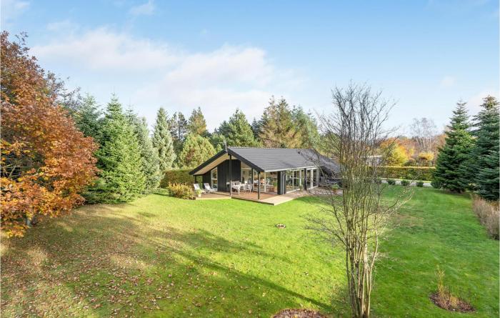 Three-Bedroom Holiday Home In Vaggerlose