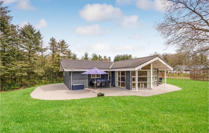 Nice Home In Fårvang With Sauna