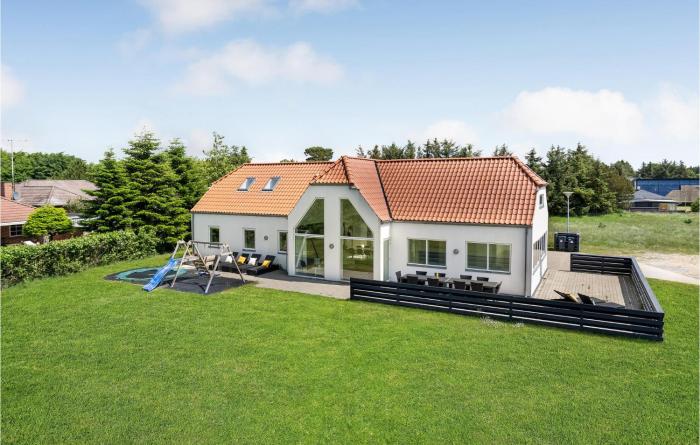 Beautiful Home In Blåvand With Sauna